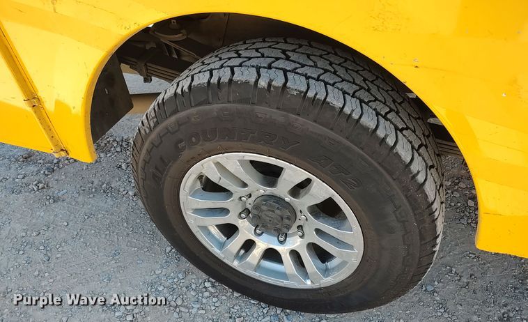 image for item LK9786 2015 Chevrolet Silverado 3500HD  utility bed pickup truck