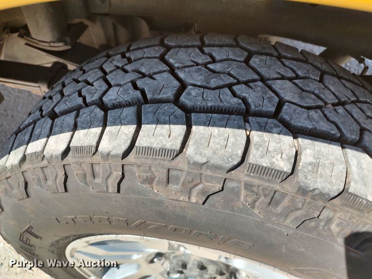 image for item LK9786 2015 Chevrolet Silverado 3500HD  utility bed pickup truck