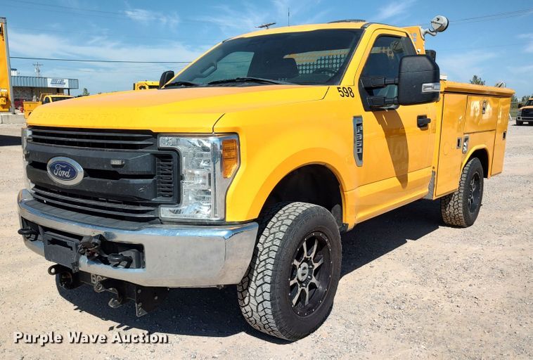 image for item LK9787 2017 Ford F350 Super Duty  utility bed pickup truck