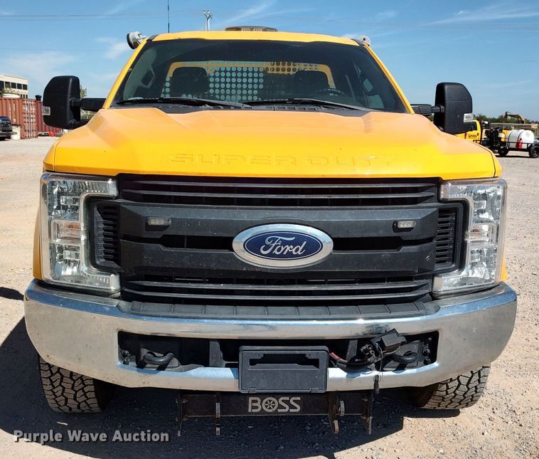 image for item LK9787 2017 Ford F350 Super Duty  utility bed pickup truck