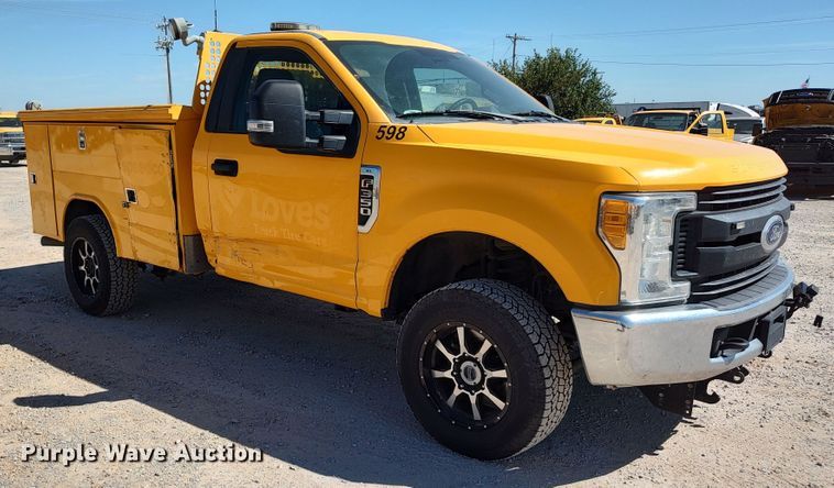 image for item LK9787 2017 Ford F350 Super Duty  utility bed pickup truck