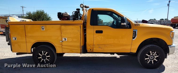 image for item LK9787 2017 Ford F350 Super Duty  utility bed pickup truck