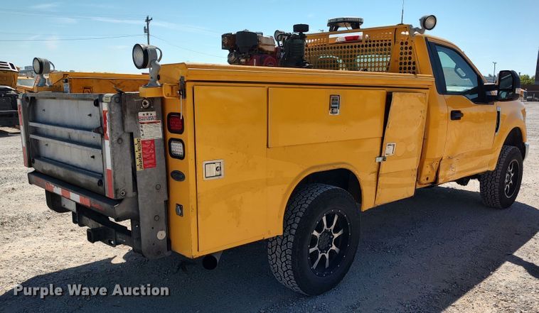 image for item LK9787 2017 Ford F350 Super Duty  utility bed pickup truck