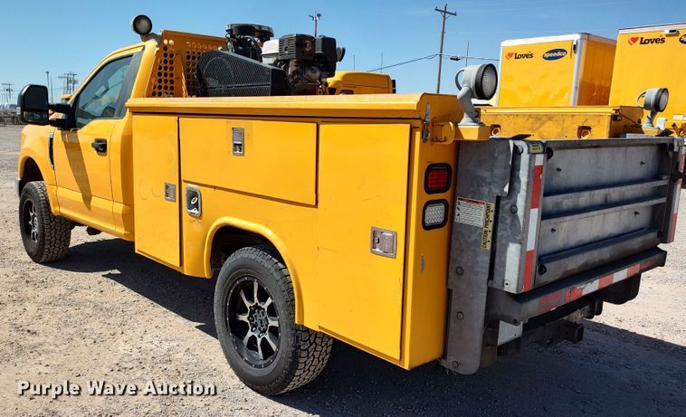 image for item LK9787 2017 Ford F350 Super Duty  utility bed pickup truck