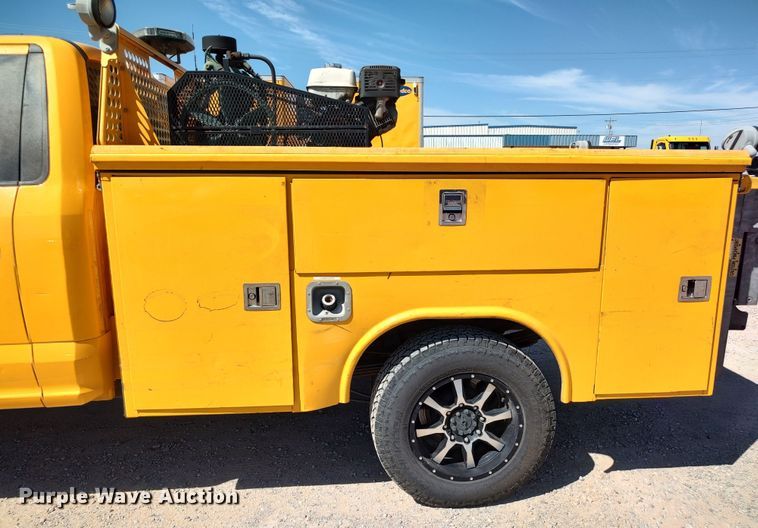 image for item LK9787 2017 Ford F350 Super Duty  utility bed pickup truck