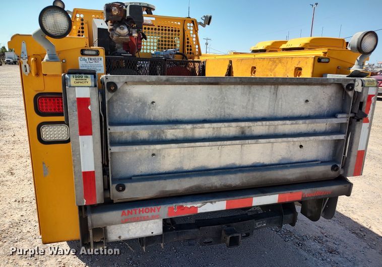 image for item LK9787 2017 Ford F350 Super Duty  utility bed pickup truck