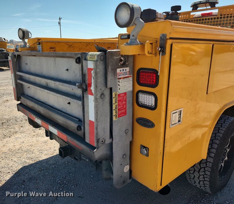 image for item LK9787 2017 Ford F350 Super Duty  utility bed pickup truck