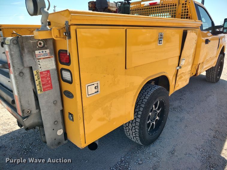 image for item LK9787 2017 Ford F350 Super Duty  utility bed pickup truck