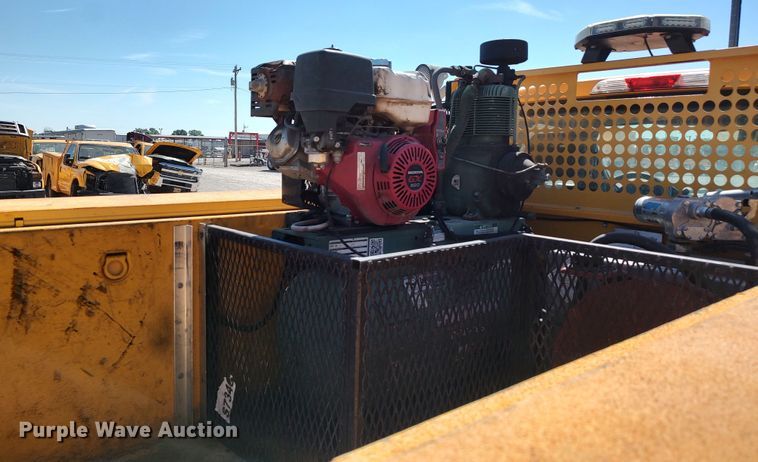 image for item LK9787 2017 Ford F350 Super Duty  utility bed pickup truck