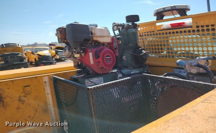 image for item LK9787 2017 Ford F350 Super Duty  utility bed pickup truck