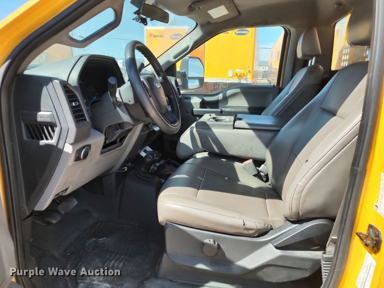 image for item LK9787 2017 Ford F350 Super Duty  utility bed pickup truck