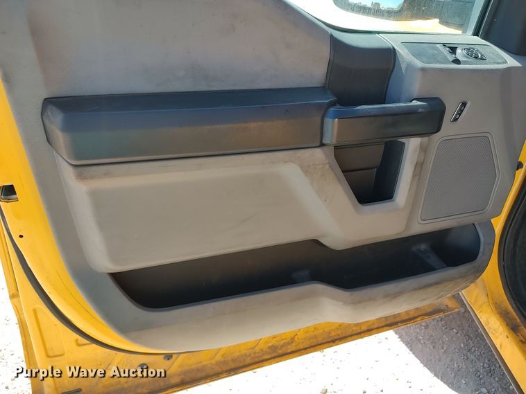 image for item LK9787 2017 Ford F350 Super Duty  utility bed pickup truck