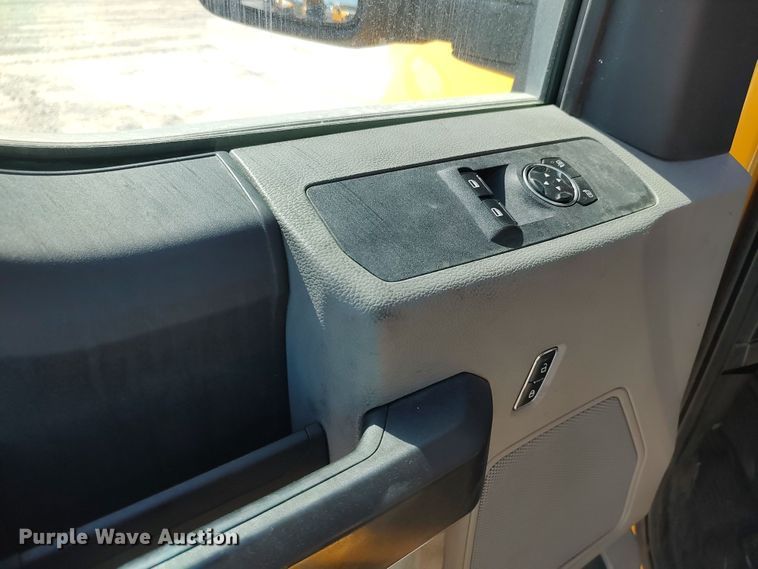 image for item LK9787 2017 Ford F350 Super Duty  utility bed pickup truck