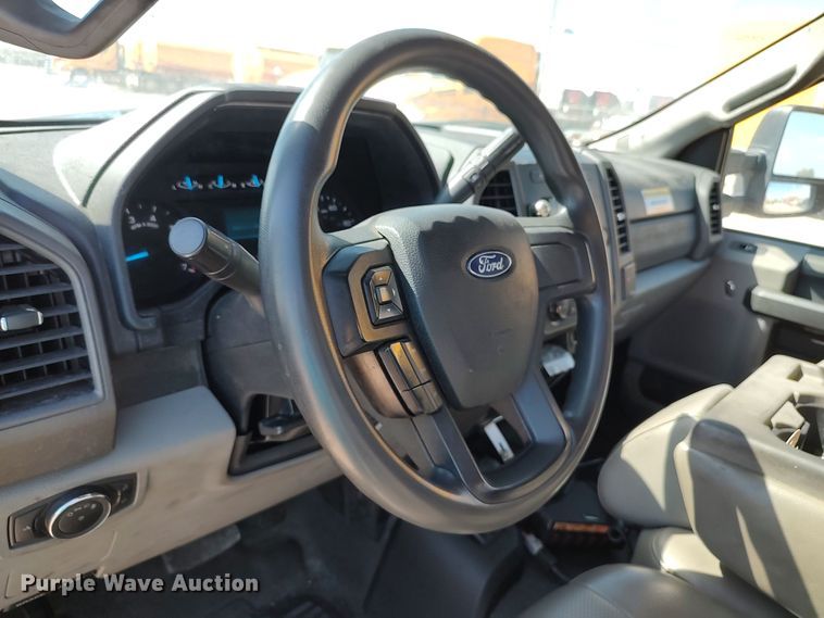 image for item LK9787 2017 Ford F350 Super Duty  utility bed pickup truck