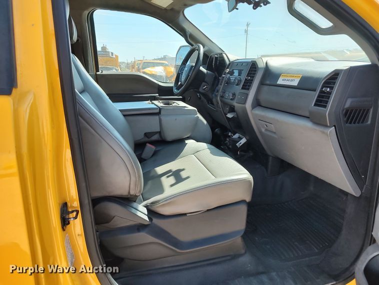 image for item LK9787 2017 Ford F350 Super Duty  utility bed pickup truck