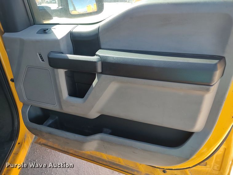 image for item LK9787 2017 Ford F350 Super Duty  utility bed pickup truck