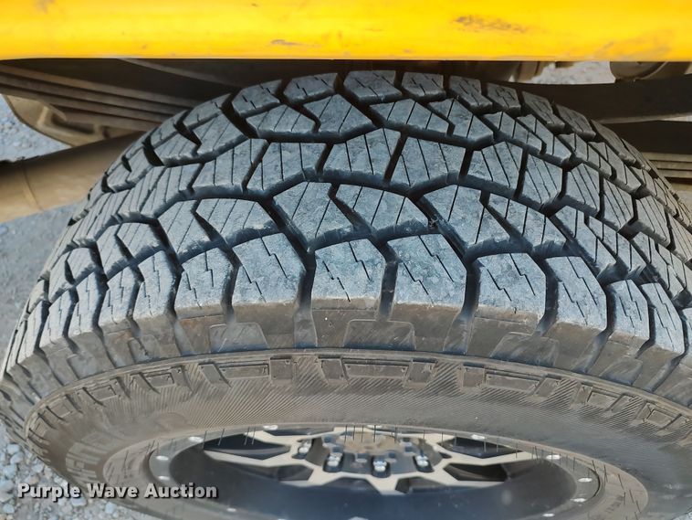 image for item LK9787 2017 Ford F350 Super Duty  utility bed pickup truck