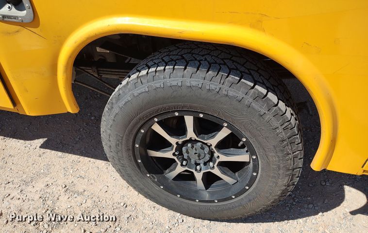 image for item LK9787 2017 Ford F350 Super Duty  utility bed pickup truck