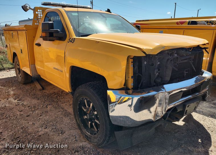 image for item LK9792 2017 Chevrolet Silverado 3500HD  utility bed pickup truck