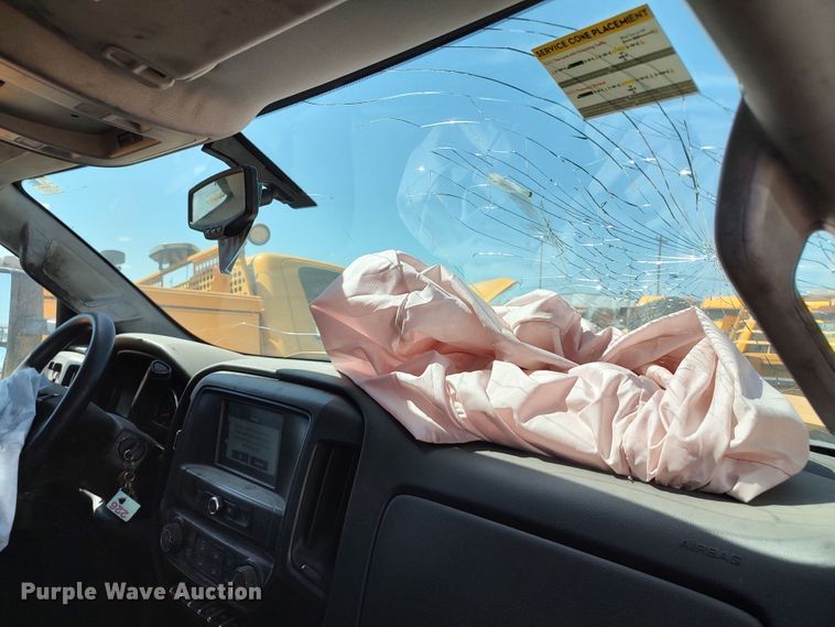 image for item LK9792 2017 Chevrolet Silverado 3500HD  utility bed pickup truck