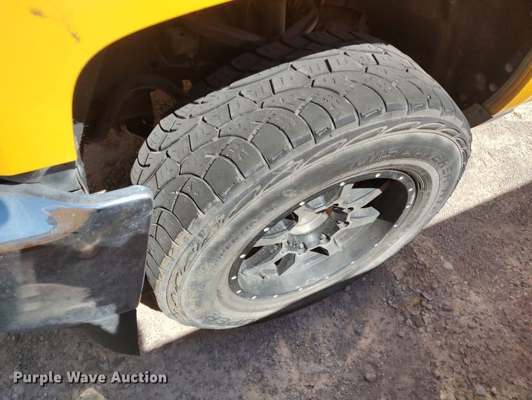 image for item LK9792 2017 Chevrolet Silverado 3500HD  utility bed pickup truck