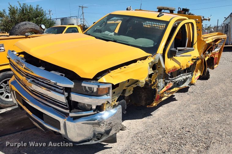 image for item LK9793 2017 Chevrolet Silverado 3500HD  utility bed pickup truck