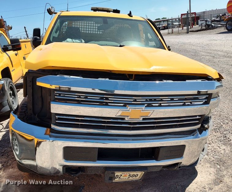 image for item LK9793 2017 Chevrolet Silverado 3500HD  utility bed pickup truck