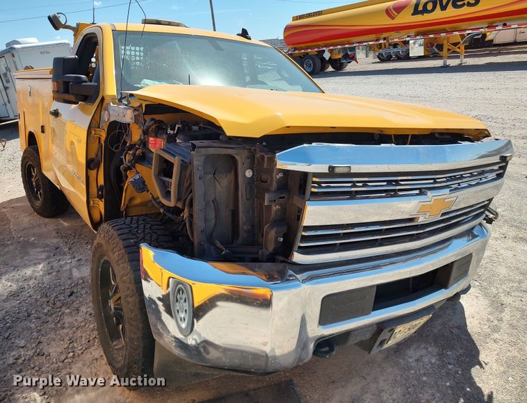 image for item LK9793 2017 Chevrolet Silverado 3500HD  utility bed pickup truck