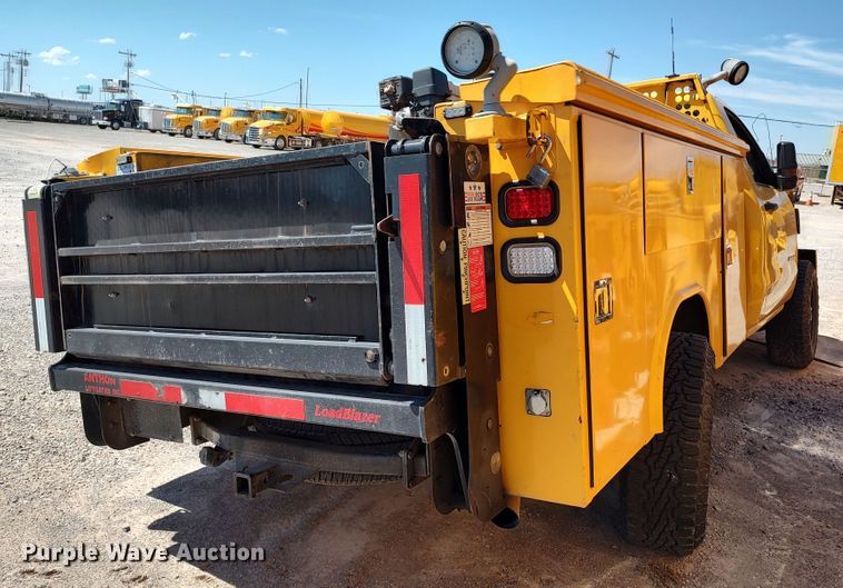 image for item LK9793 2017 Chevrolet Silverado 3500HD  utility bed pickup truck