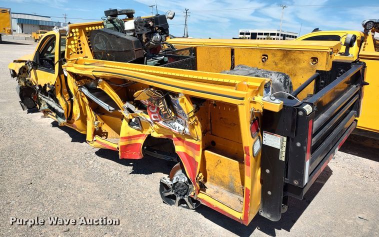 image for item LK9793 2017 Chevrolet Silverado 3500HD  utility bed pickup truck