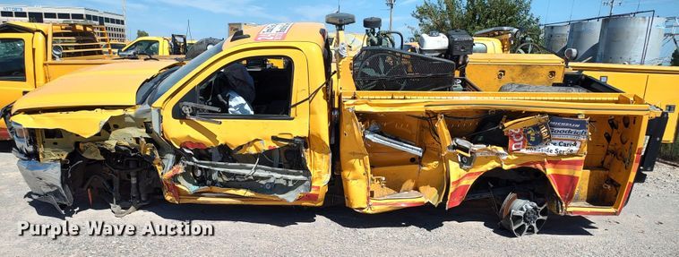 image for item LK9793 2017 Chevrolet Silverado 3500HD  utility bed pickup truck