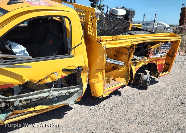 image for item LK9793 2017 Chevrolet Silverado 3500HD  utility bed pickup truck