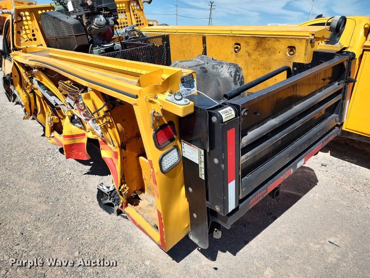 image for item LK9793 2017 Chevrolet Silverado 3500HD  utility bed pickup truck