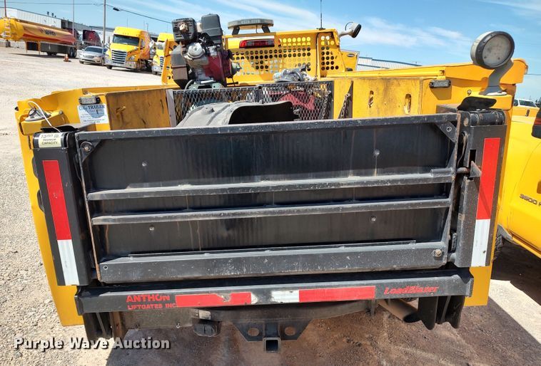 image for item LK9793 2017 Chevrolet Silverado 3500HD  utility bed pickup truck