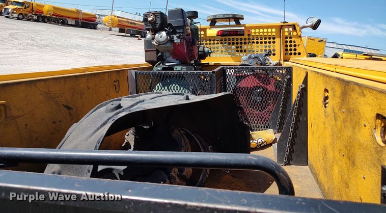 image for item LK9793 2017 Chevrolet Silverado 3500HD  utility bed pickup truck