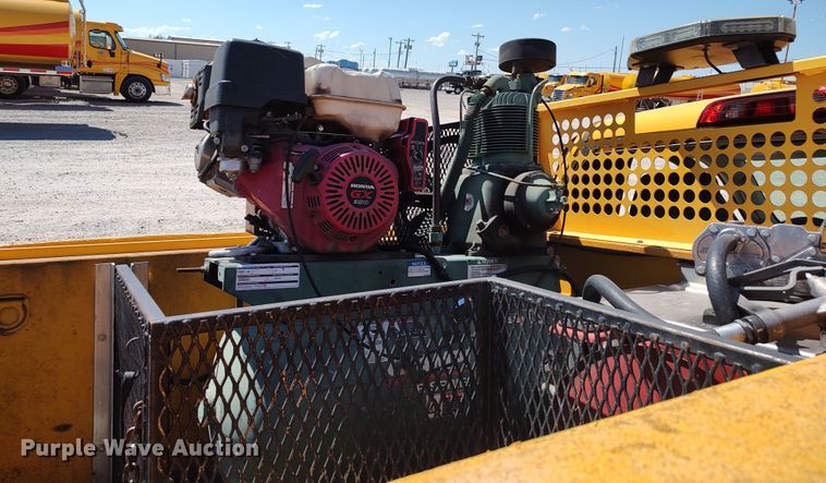 image for item LK9793 2017 Chevrolet Silverado 3500HD  utility bed pickup truck