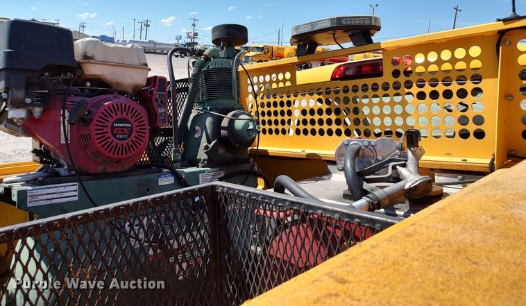 image for item LK9793 2017 Chevrolet Silverado 3500HD  utility bed pickup truck