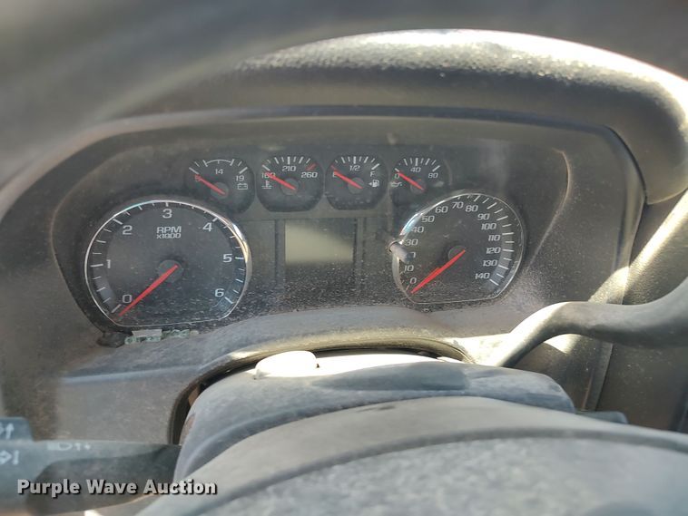 image for item LK9793 2017 Chevrolet Silverado 3500HD  utility bed pickup truck