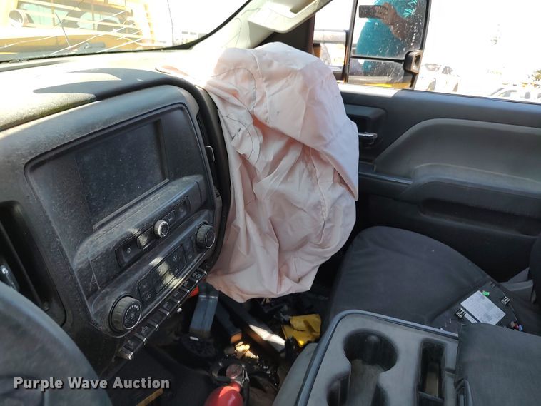 image for item LK9793 2017 Chevrolet Silverado 3500HD  utility bed pickup truck