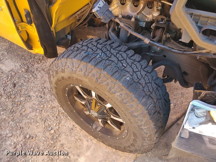 image for item LK9793 2017 Chevrolet Silverado 3500HD  utility bed pickup truck