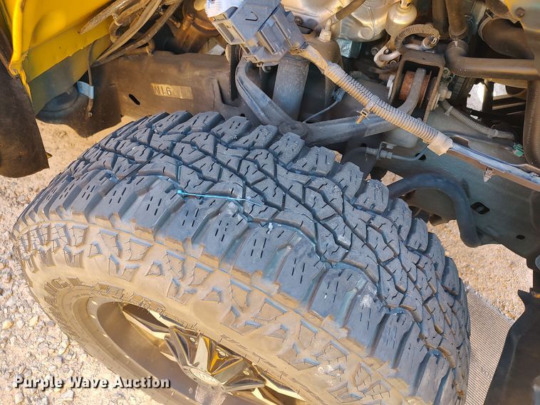 image for item LK9793 2017 Chevrolet Silverado 3500HD  utility bed pickup truck