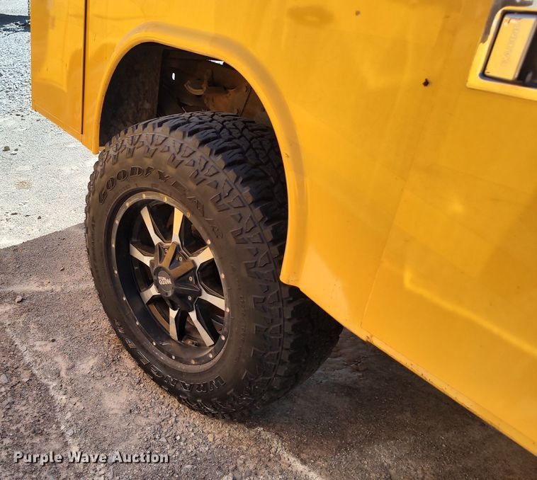 image for item LK9793 2017 Chevrolet Silverado 3500HD  utility bed pickup truck