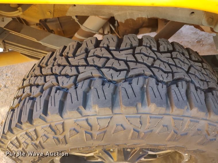 image for item LK9793 2017 Chevrolet Silverado 3500HD  utility bed pickup truck