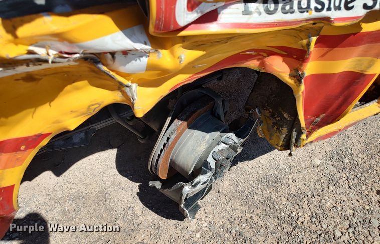 image for item LK9793 2017 Chevrolet Silverado 3500HD  utility bed pickup truck