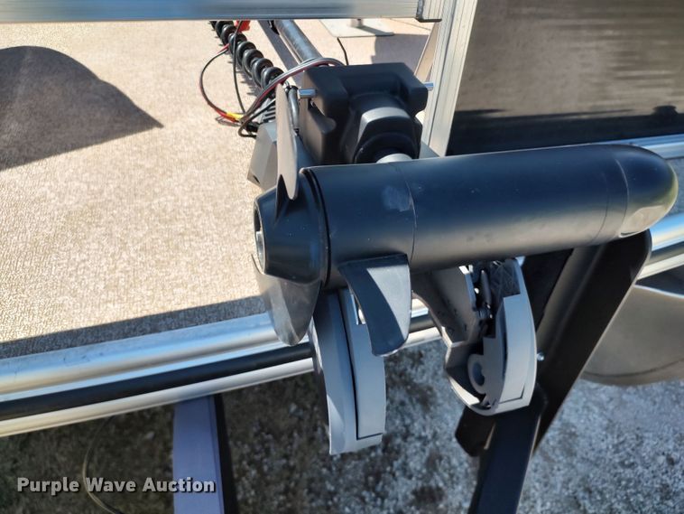 image for item LK9836 2017 Lowe SF214  boat