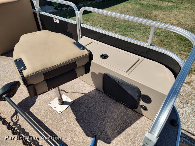 image for item LK9836 2017 Lowe SF214  boat