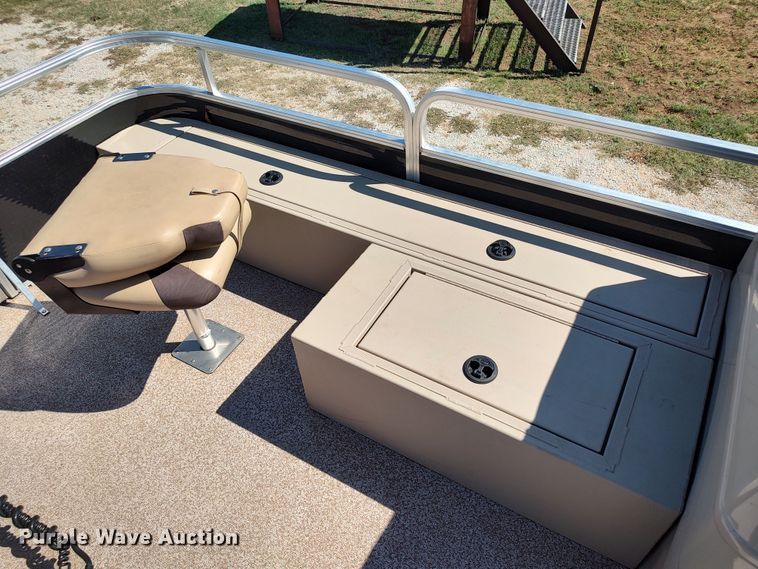 image for item LK9836 2017 Lowe SF214  boat