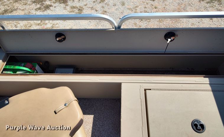 image for item LK9836 2017 Lowe SF214  boat