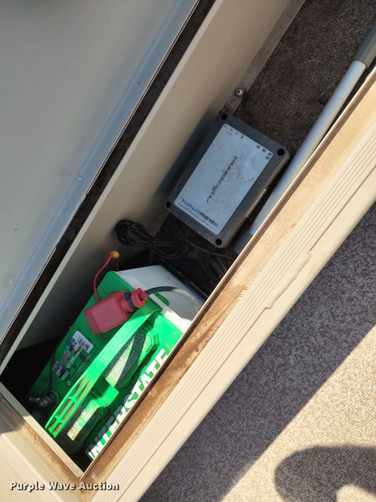 image for item LK9836 2017 Lowe SF214  boat