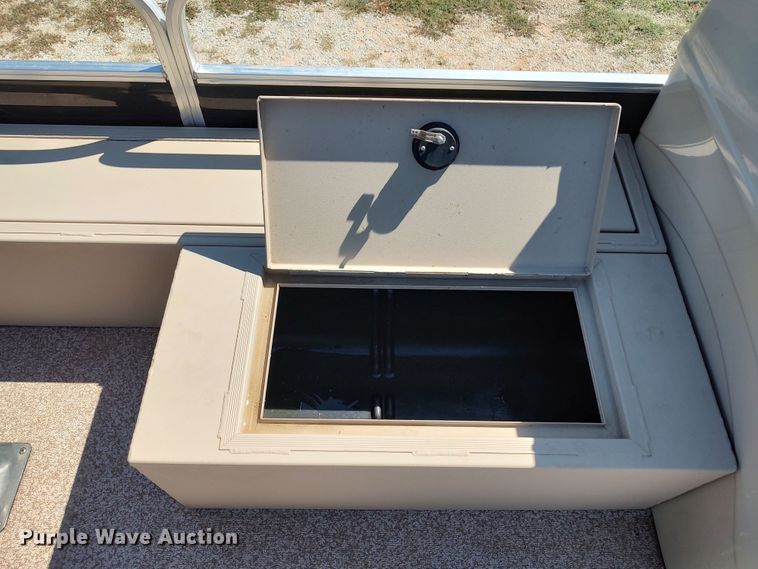 image for item LK9836 2017 Lowe SF214  boat